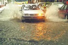 汽車涉水安全指南 關(guān)鍵注意事項(xiàng)與技巧